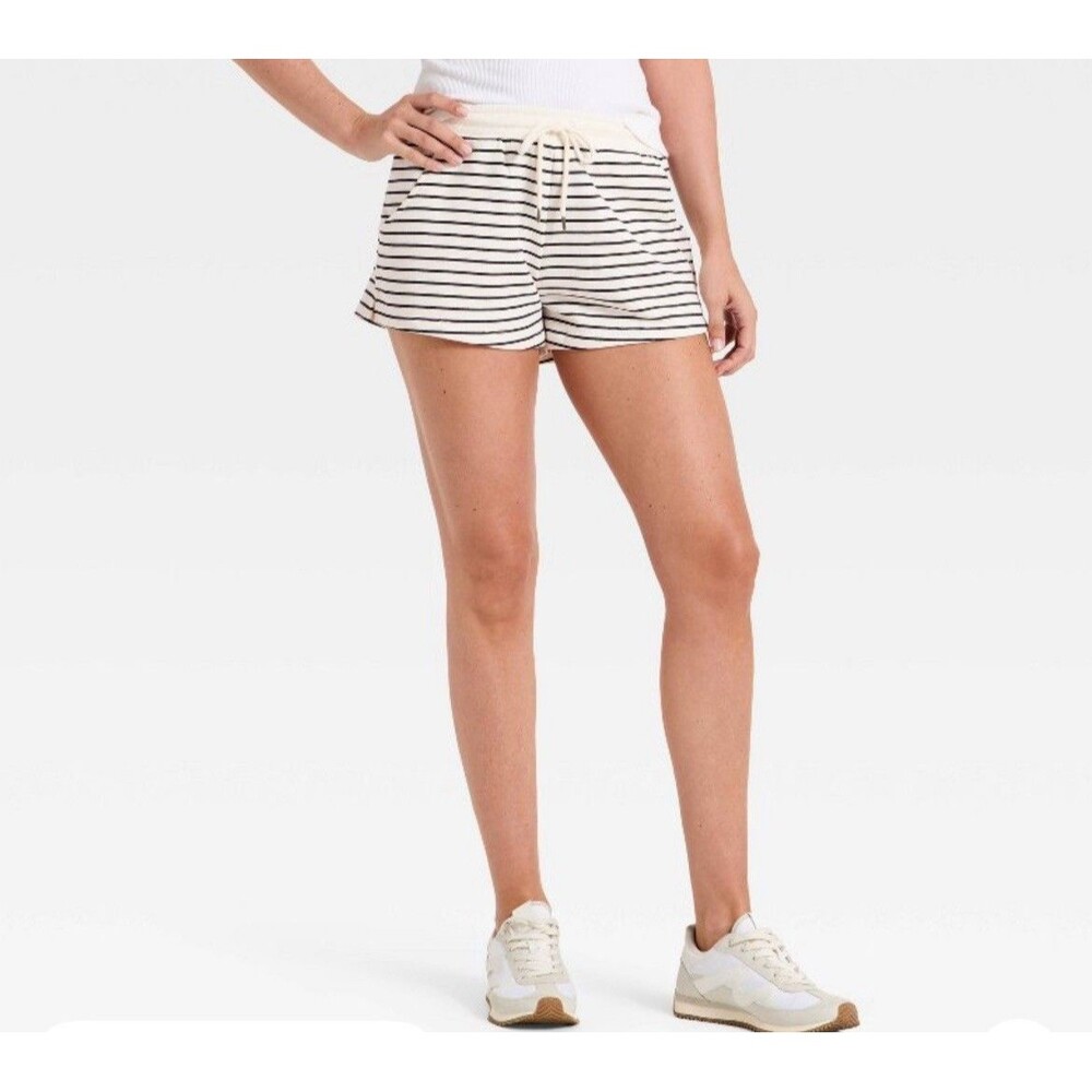Women’s XL Cream Striped Fleece Shorts Universal Thread Mid Rise